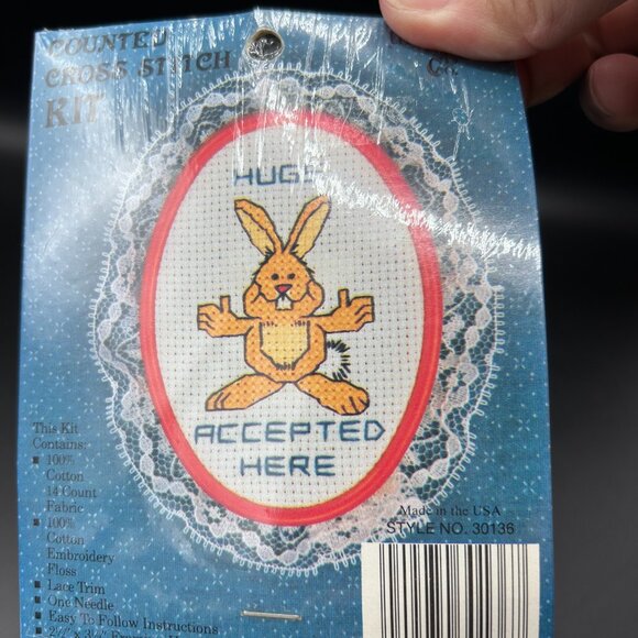 The New Berlin Co. Counted Cross Stitch "Hugs Accepted Here" Red Hoop VTG 80s - Picture 5 of 9